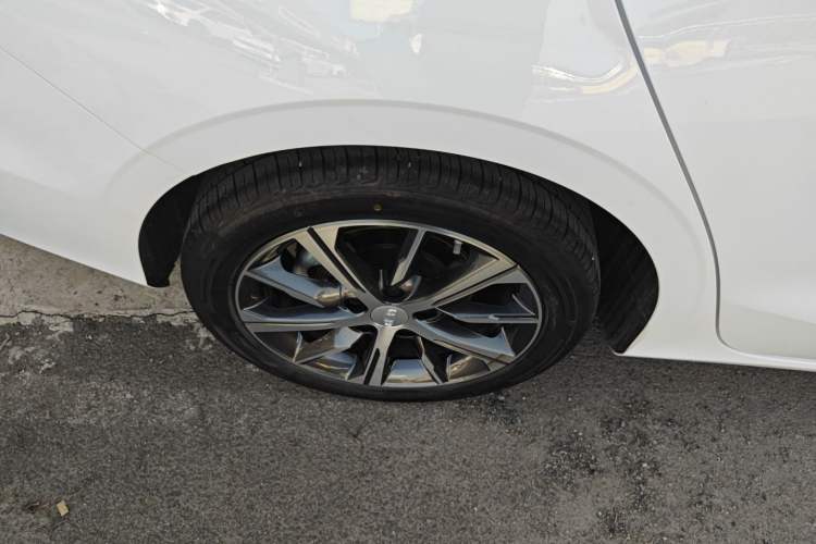 Used Geely Auto Emgrand 2023 4th Generation Champion Edition 1.5L CVT Prestige Model
