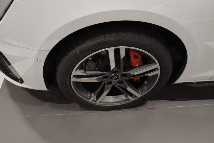 Used Audi A4L 2022 40 TFSI Luxury Dynamic Model
