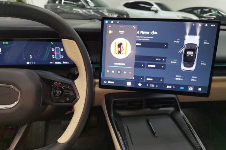 Used Lynk & Co 07 2024 EM-P 126 Long-Range Halo
