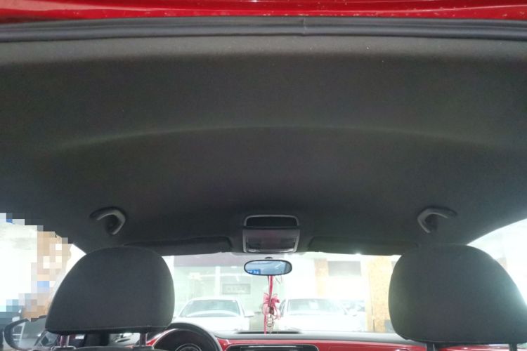 Used Volkswagen Beetle 2015 180TSI model
