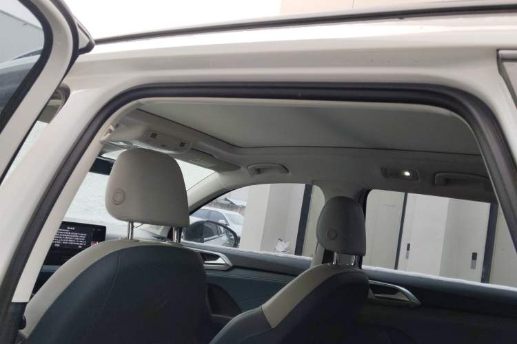 Used Volkswagen Tharu 2024 300TSI Two-Wheel-Drive Moon Luxury Edition