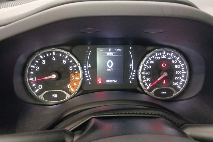 Used  Renegade 2018 Connected Large Screen Version 180T Automatic High-Energy Edition
