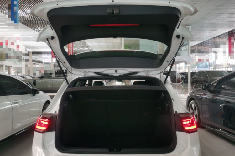 Used Volkswagen Golf 2025 300TSI R-Line
