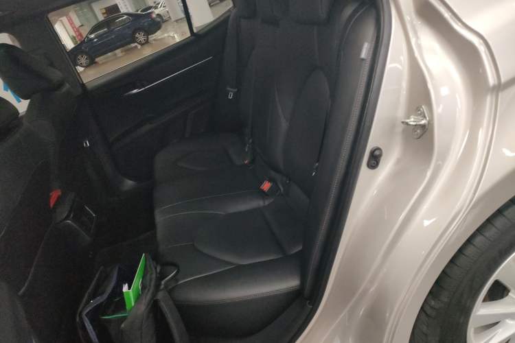 Used Toyota Camry 2021 2.0G Luxury Edition
