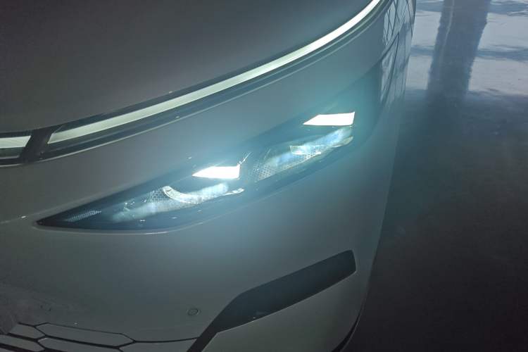 Used XPeng X9 2024 610 Long-Range Max
