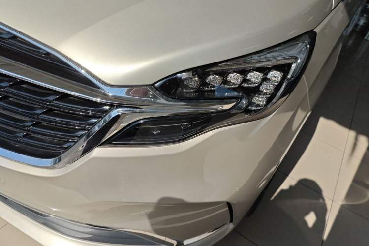 Used Buick GL8 2020 ES Land Cruiser 653T Luxury Model
