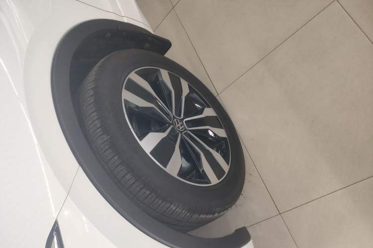 Used Volkswagen Tiguan L 2024 Outstanding Model 330TSI Automatic Two-Wheel Drive R-Line Dragon Glory Edition
