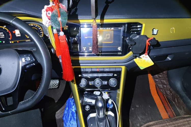 Used Volkswagen T-ROC 2019 280TSI DSG Two-Wheel-Drive Luxury Version China V Emission Standard
