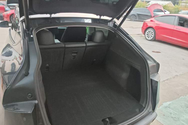 Used Tesla Model Y 2025 Rear-Wheel-Drive Version
