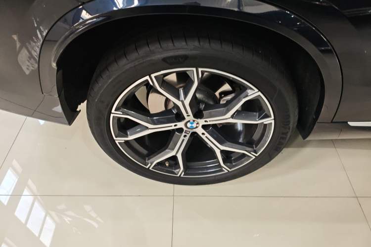 Used BMW X5 2023 xDrive 30Li Luxury M Sport Package
