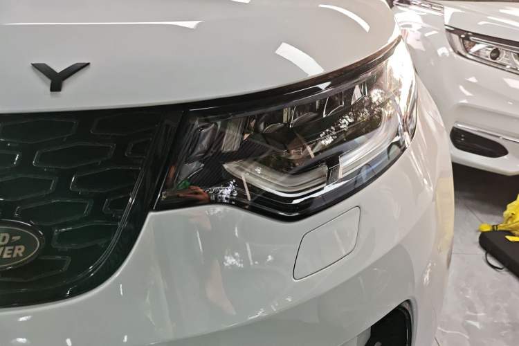 Used Land Rover Discovery 2018 2.0T SE
