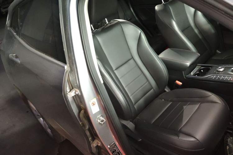 Used Wey VV5 2019 1.5T Two-Wheel Drive Color Pioneer
