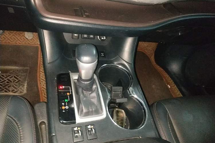 Used Toyota Highlander 2018 2.0T Four-Wheel Drive Prestige Version 7 Seats China VI Standard
