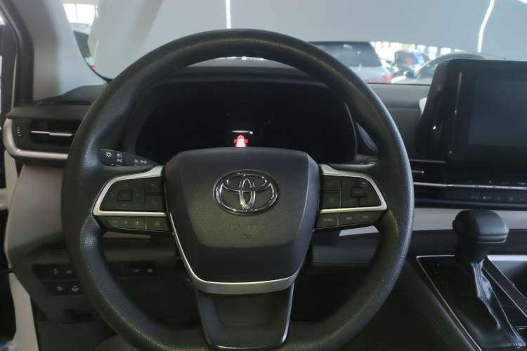 Used Toyota Sienna 2023 2.5L Hybrid Comfort Edition
