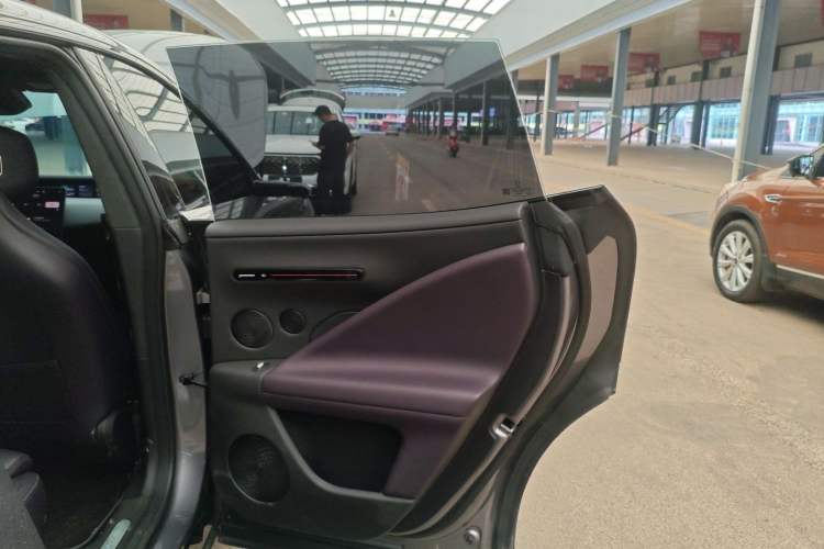 Used  07 2024 Max Extended-Range Four-Wheel Drive
