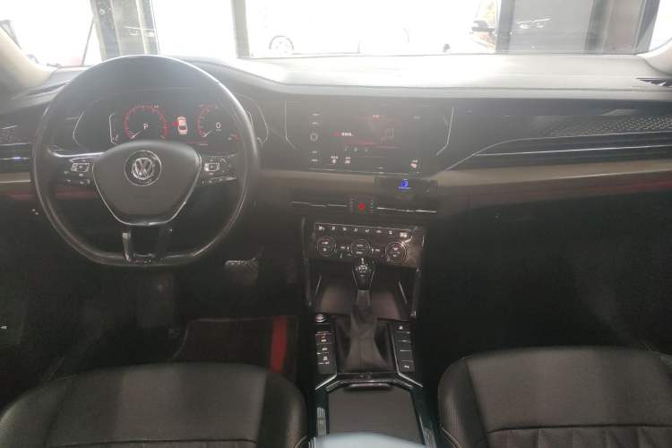 Used Volkswagen Passat 2019 330TSI Luxury Edition China VI Standard
