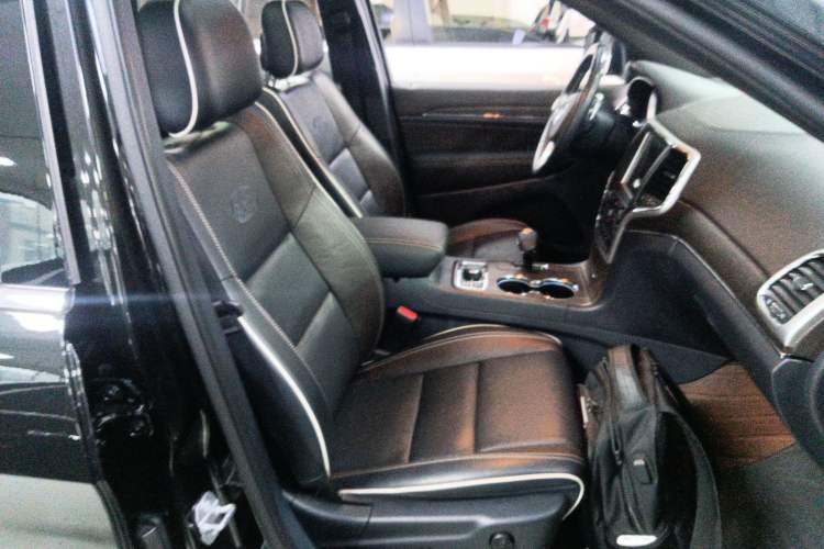 Used  Grand Cherokee 2015 3.6L Luxury Navigation Edition