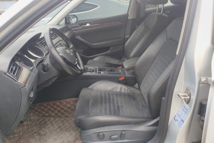 Used Volkswagen Magotan 2017 330TSI DSG Luxury Model
