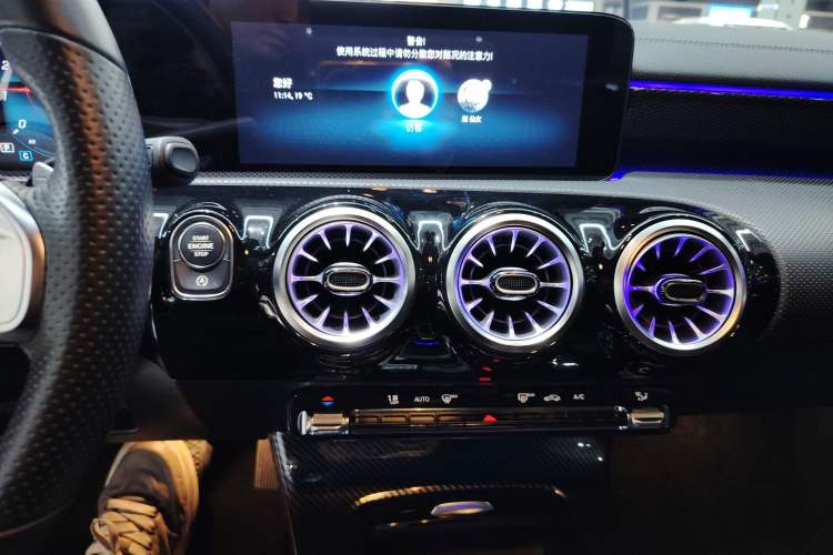 Used Mercedes-Benz A-Class 2022 Revised Version A 200 L Sport Sedan Fashionable Style