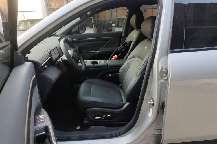 Used  eπ008 2025 210Max Rui Edition 6-Seater
