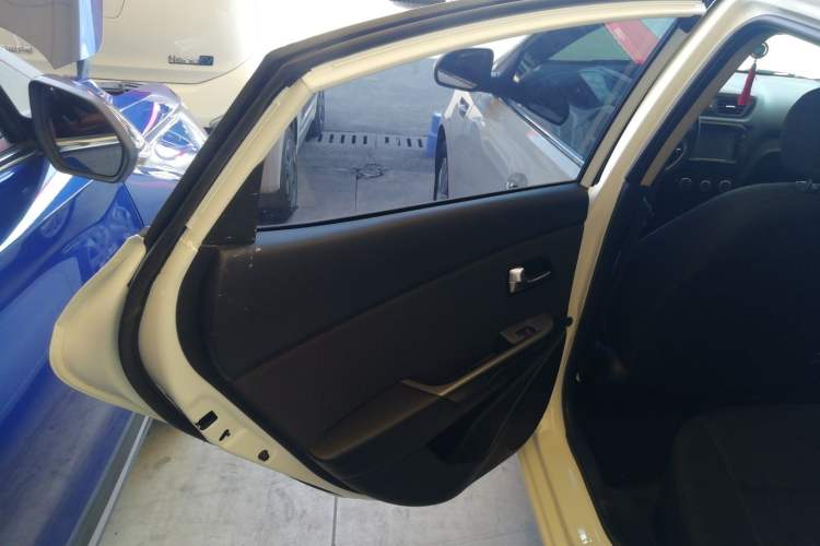 Used Kia K2 2015 Sedan 1.4L Automatic GLS