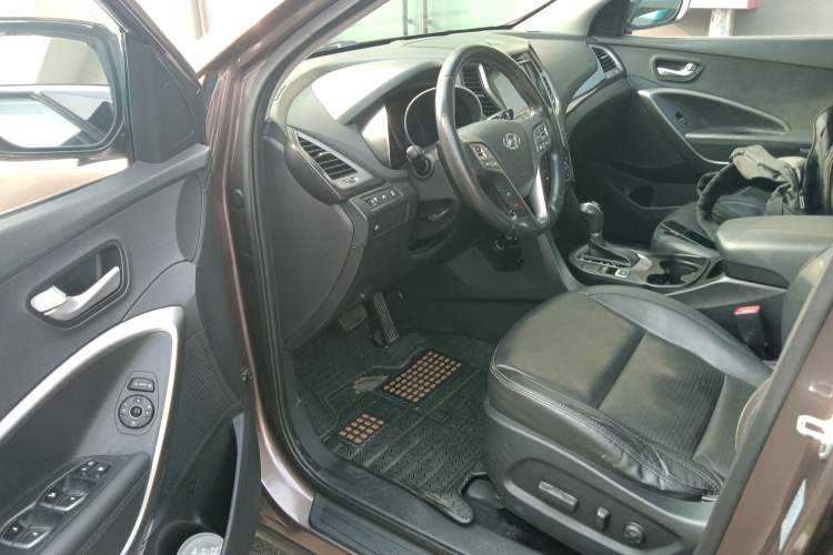 Used Hyundai Santa Fe 2013 2.4L Automatic Two-Wheel Drive Smart Version
