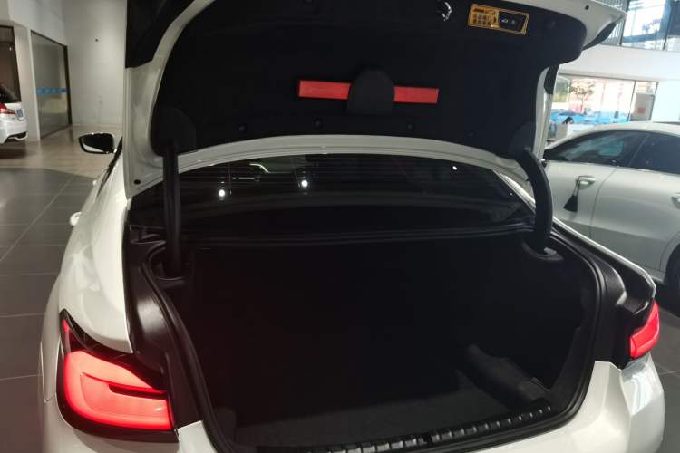 Used BMW 5 Series 2022 Second Facelift 530Li Leading Edition M Sport Package
