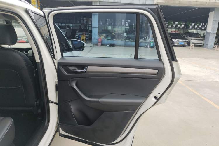 Used Skoda Kodiaq 2018 Facelifted TSI330 5-Seater Two-Wheel-Drive Comfort Edition