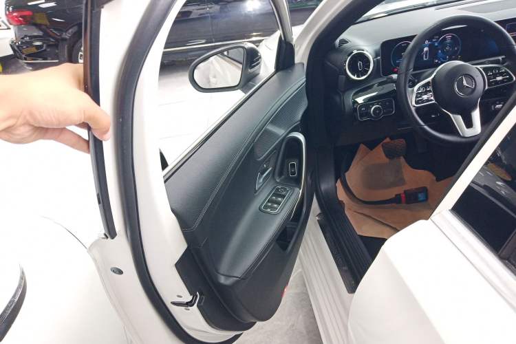 Used Mercedes-Benz A-Class 2020 Facelift A 180 L Sport Sedan Special Configuration
