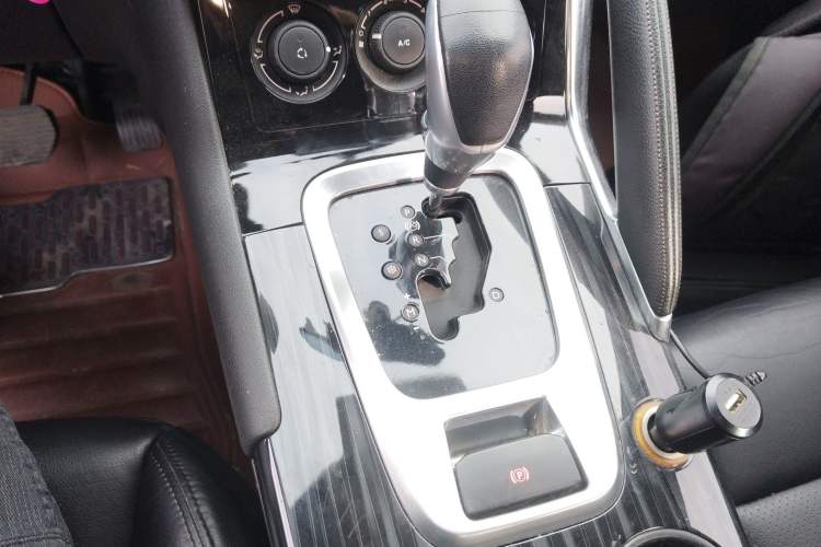 Used Peugeot 3008 2013 2.0L Automatic Classic Edition
