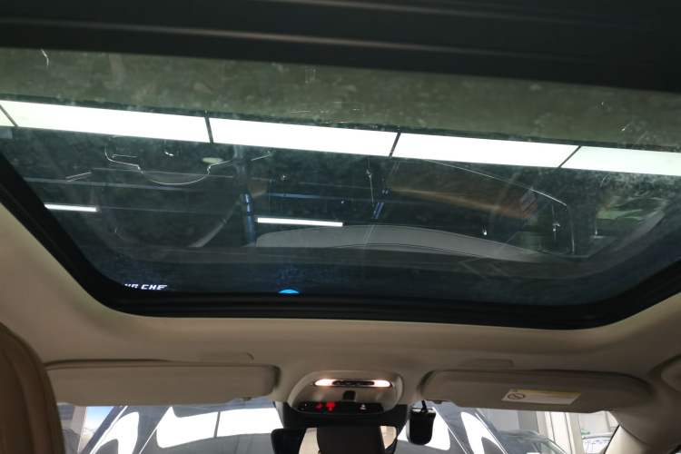 Used Volvo S90 New Energy 2019 T8 E-Drive Hybrid Intelligent Luxury Version China V Standard
