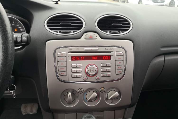 Used Ford Focus 2013 Hatchback Classic 1.8L Automatic Base Model
