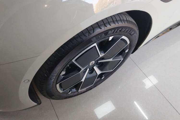 Used  SU7 2024 Rear-Drive Long-Range Intelligent Driving Version
