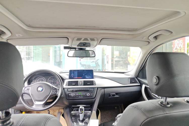 Used BMW 3 Series 2015 316Li Fashion Model
