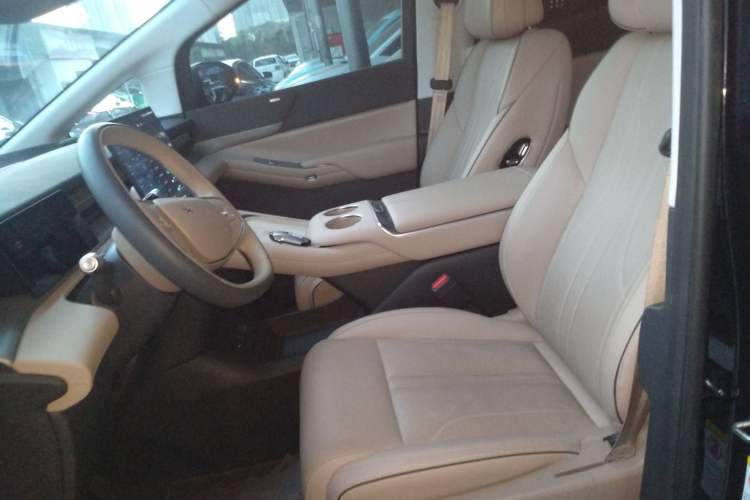 Used XPeng X9 2025 740 Ultra-Long Range Max
