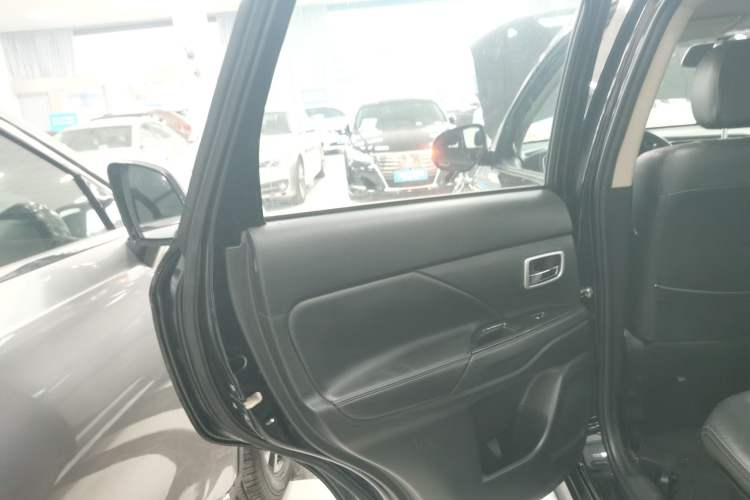 Used Mitsubishi Outlander 2018 2.0L Two-Wheel-Drive Jiale Edition 7-Seater
