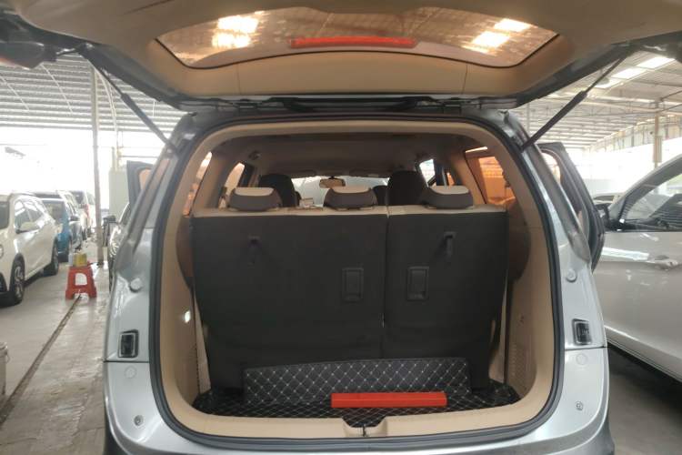 Used Baojun 730 2017 1.5T Manual Fashion Version 7 Seats China V Emission Standard
