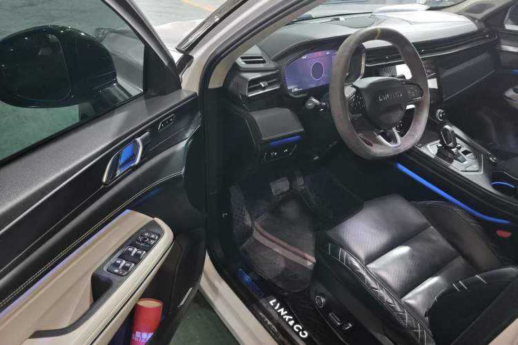 Used Lynk & Co 05 2020 2.0TD Two-Wheel Drive Shine Halo
