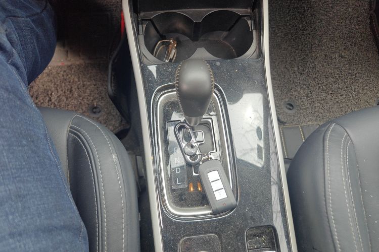 Used Mitsubishi Outlander 2019 2.4L 4x4 Zhi Xiang Edition 7 Seats China V Emission Standard