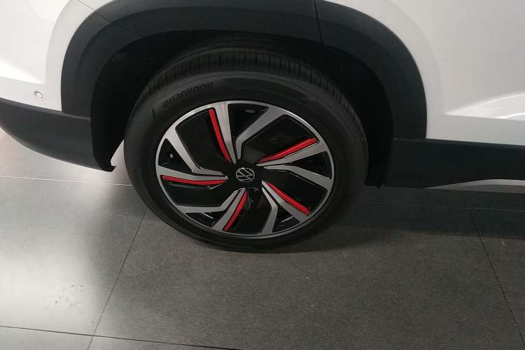 Used Volkswagen Tharu 2024 300TSI Two-Wheel-Drive Moon Luxury Edition