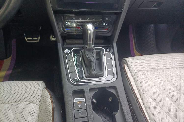 Used Volkswagen Magotan 2023 2 Million Units Limited Edition 330TSI DSG Leading Version