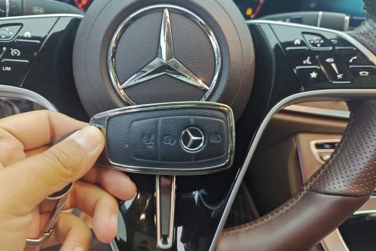 Used Mercedes-Benz E-Class 2023 Updated E 300 L Fashion Edition

