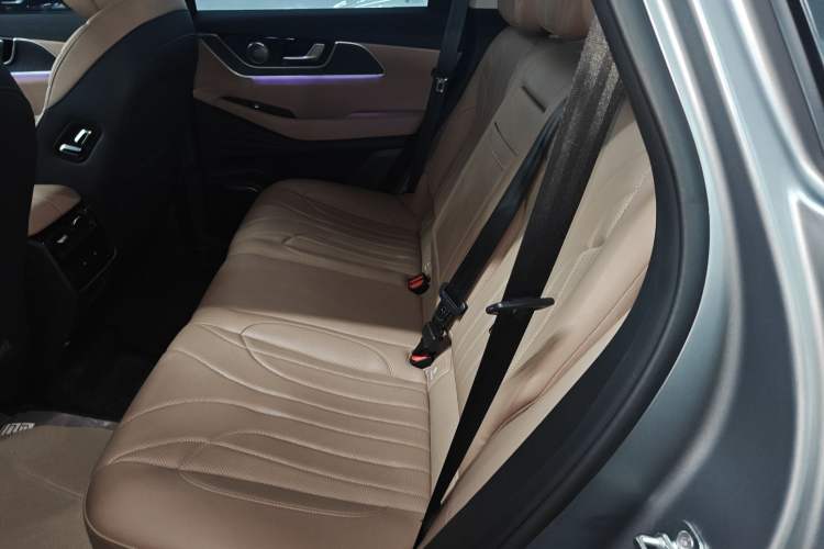 Used Chery Tiggo 8 L 2024 2.0T Two-Wheel Drive Prestige Version 5 Seats
