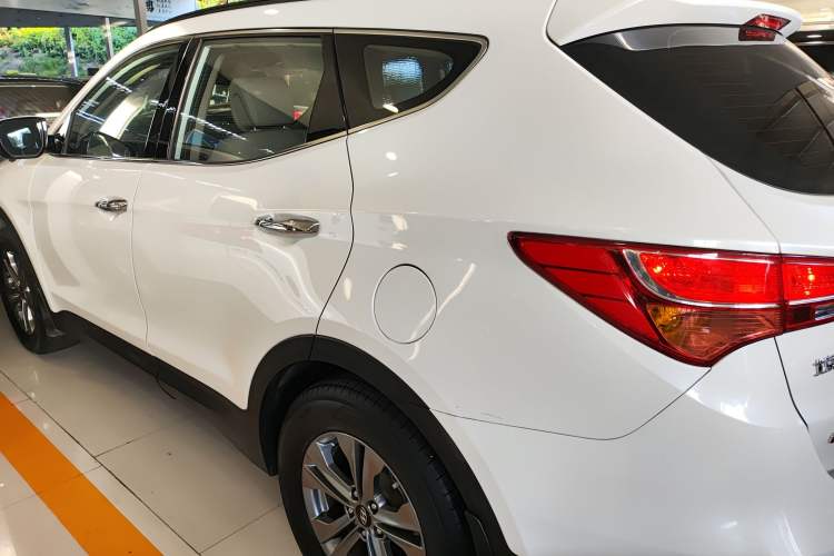 Used Hyundai Santa Fe 2013 2.4L Automatic 4x4 Smart Version
