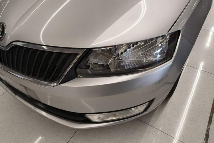 Used Skoda Rapid 2015 1.6L Manual Smart Selection Model
