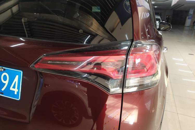 Used Toyota RAV4 2016 2.0L CVT Two-Wheel Drive Comfort Edition China V Standard