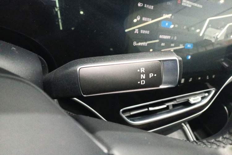 Used  R7 2025 Advanced Edition
