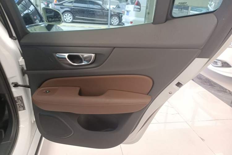 Used Volvo S60 2022 B4 Zhiyi Luxury Edition
