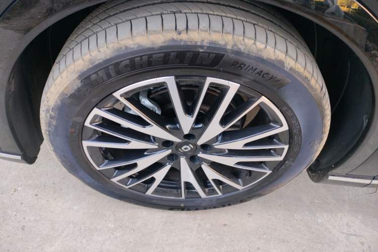 Used  Q07 2025 215 Flagship PLUS
