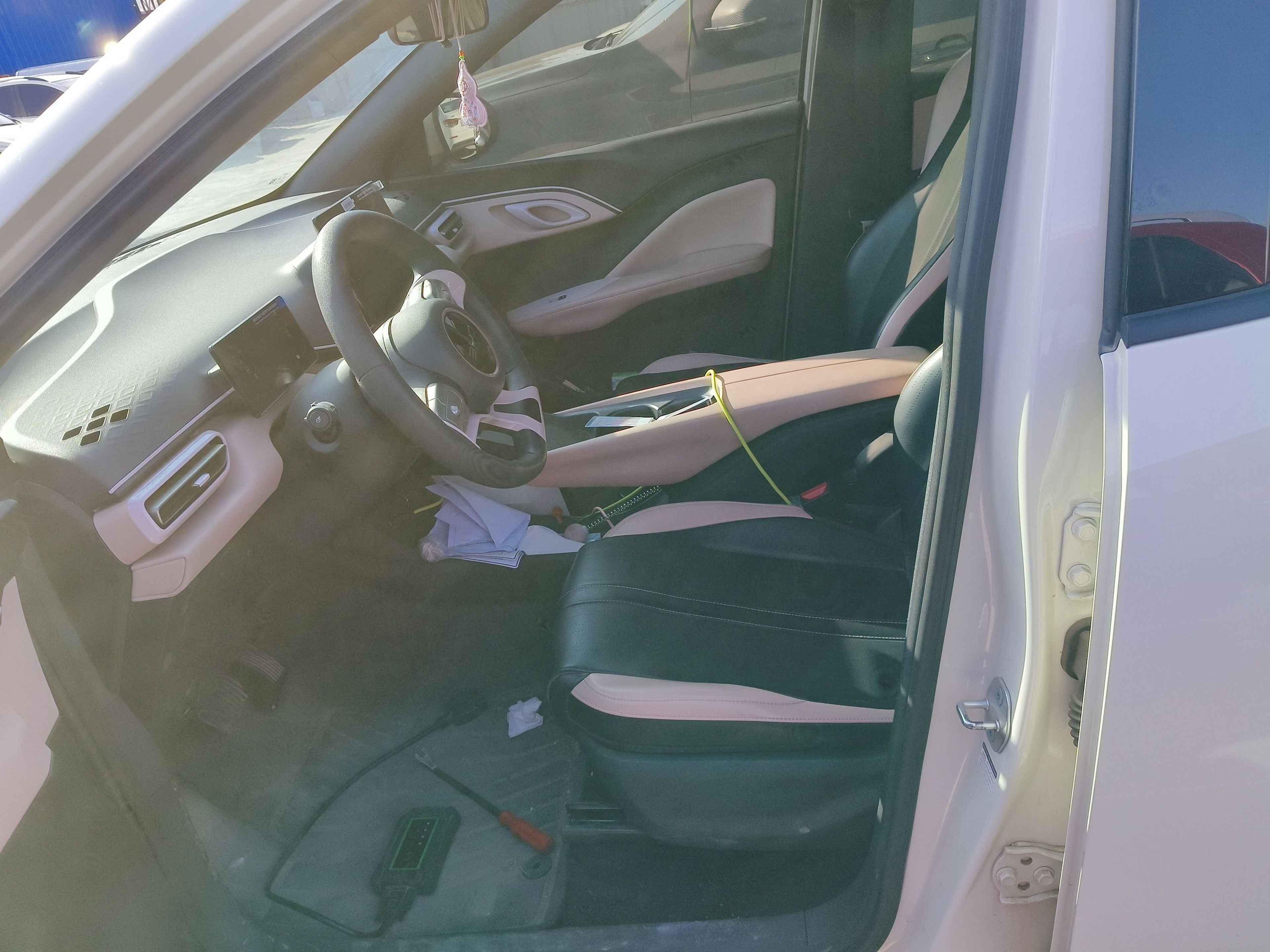 المقاعد الأمامية داخل السيارة